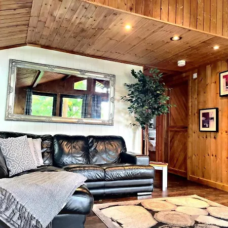 Snowdrop 10-Hot Tub-Woodlandlodges-St Clears-Pembrokeshire Carmarthen Exterior photo