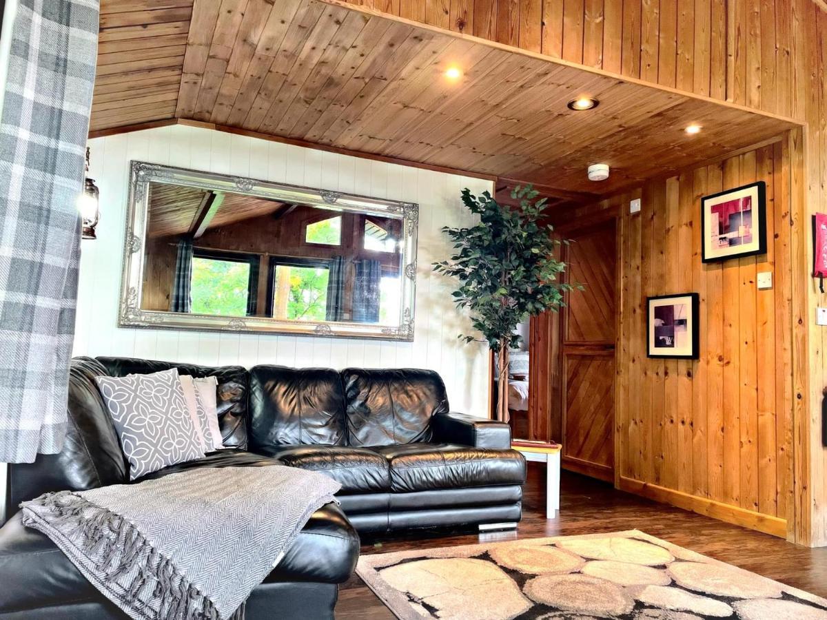 Snowdrop 10-hot Tub-woodlandlodges-st Clears-pembrokeshire * Carmarthen