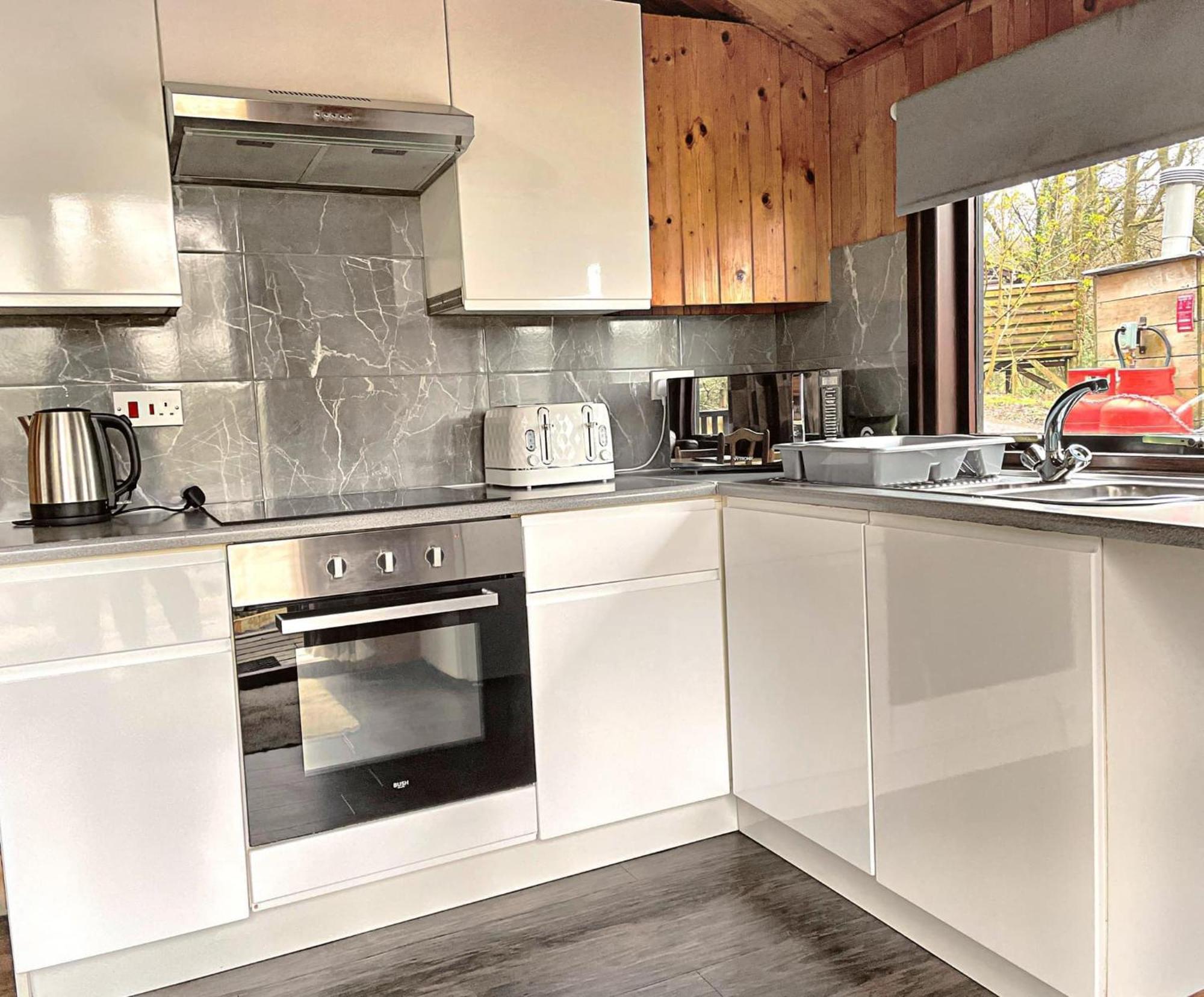 Chalet Snowdrop 10-hot Tub-woodlandlodges-st Clears-pembrokeshire