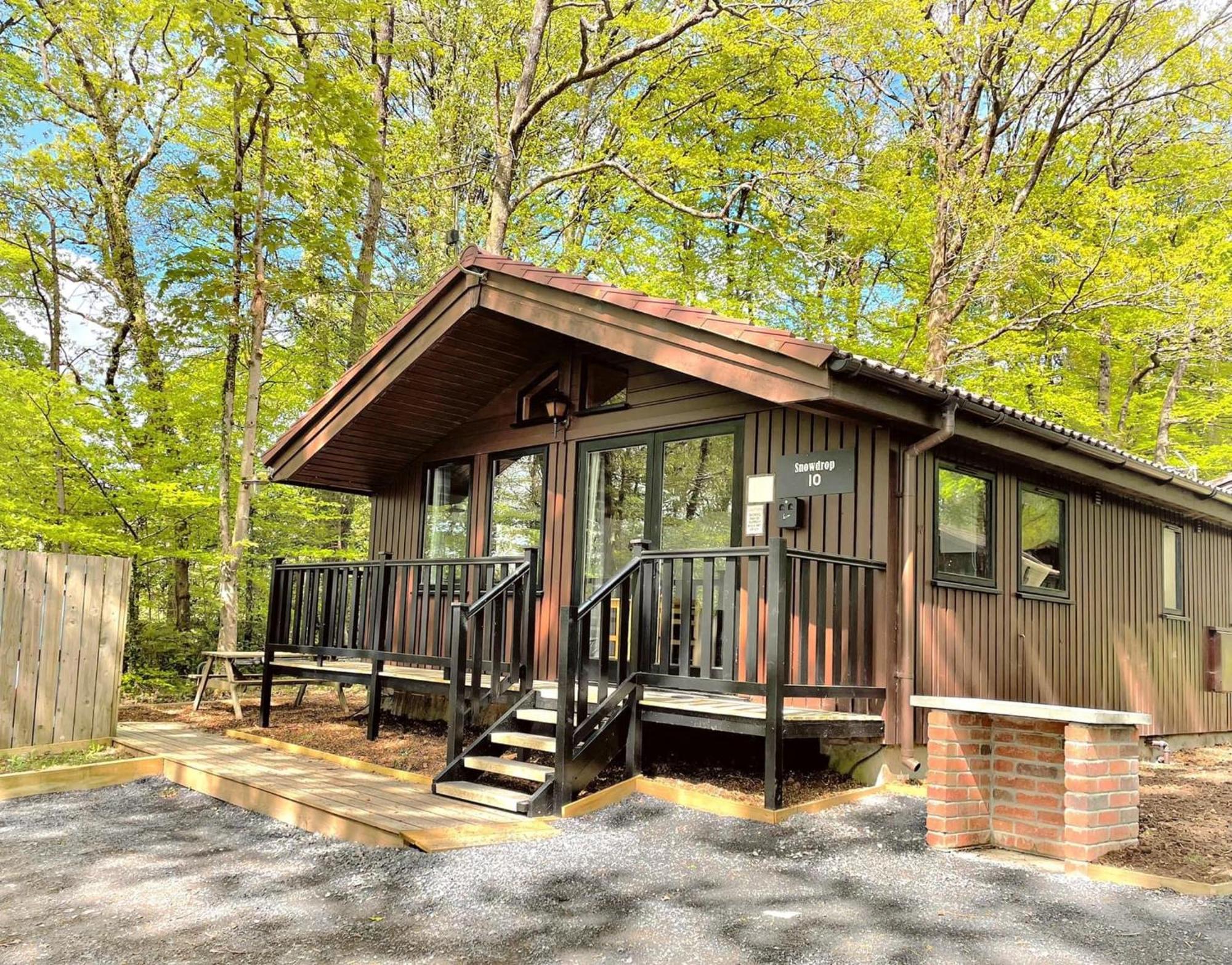 Chalet Snowdrop 10-hot Tub-woodlandlodges-st Clears-pembrokeshire Carmarthen